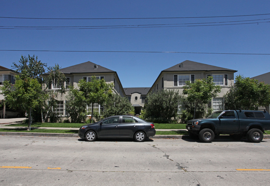 1836 N Normandie Ave in Los Angeles, CA - Foto de edificio