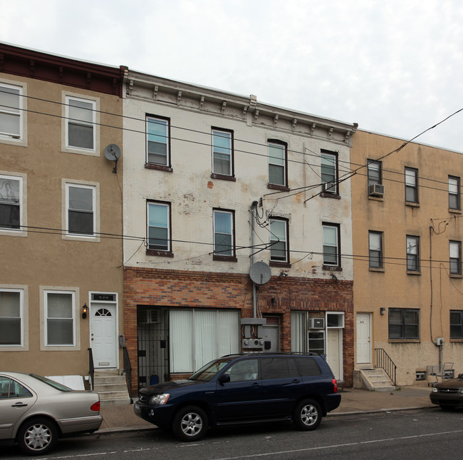 525-527 Snyder Ave in Philadelphia, PA - Building Photo - Building Photo