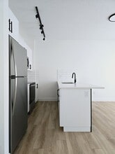 10050-10115 115 Ave NW in Edmonton, AB - Building Photo - Building Photo