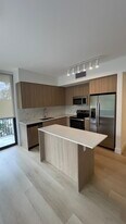2520 NE 184th St, Unit C1 in Miami, FL - Building Photo