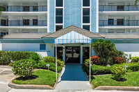 Rock Pointe in Cocoa Beach, FL - Foto de edificio - Building Photo