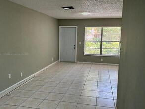 11544 NW 44th St in Coral Springs, FL - Foto de edificio - Building Photo