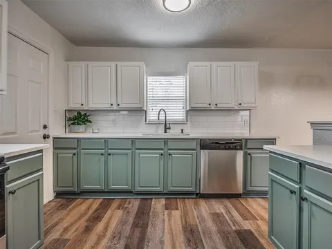 property at 907 Dakota St