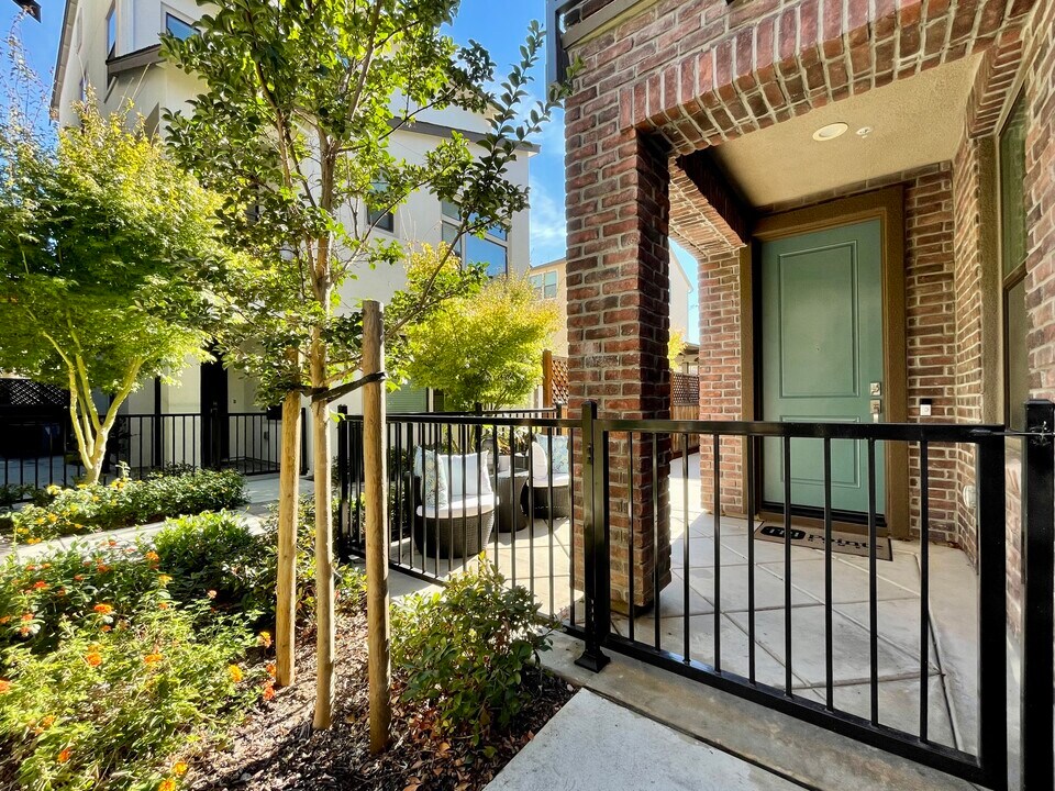 2113 Jubilee Dr in Hayward, CA - Building Photo