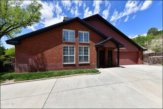 31 Stratford Hall Cir in El Paso, TX - Building Photo - Building Photo