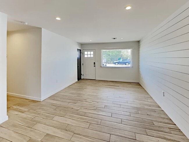 property at 1018 W Elna Rae St