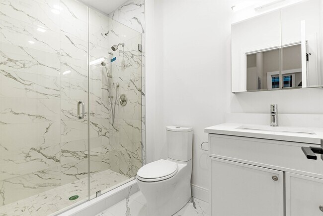 147 Everett St, Unit 2 in Boston, MA - Building Photo - Building Photo