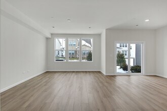 5918 Hawkweed Dr in Naperville, IL - Foto de edificio - Building Photo