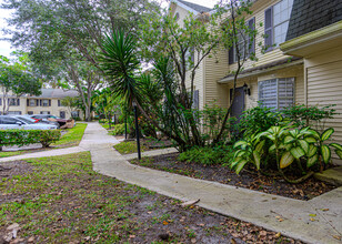 13460 Old Englishtown Rd in Wellington, FL - Foto de edificio - Building Photo