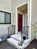 17 Lance Cir in Bridgeport, CT - Building Photo