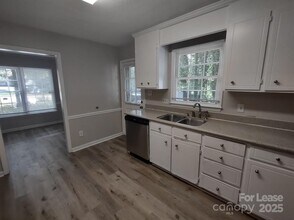 615 Rama Rd in Charlotte, NC - Building Photo - Building Photo