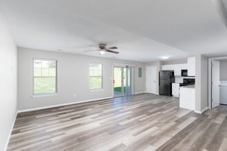 CROSS CREEK VILLAS in Columbia, MO - Building Photo - Building Photo