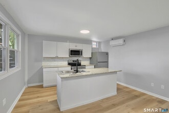 194 Hartford Rd in Manchester, CT - Building Photo - Building Photo