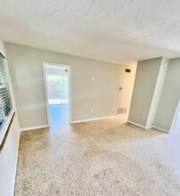 6351-6357 Gateway Ave in Sarasota, FL - Building Photo - Building Photo