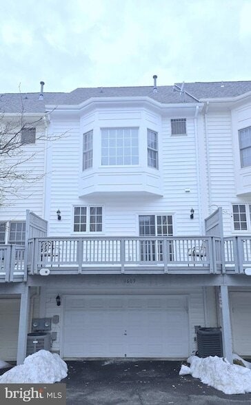 1609 Leeds Castle Dr in Vienna, VA - Foto de edificio - Building Photo