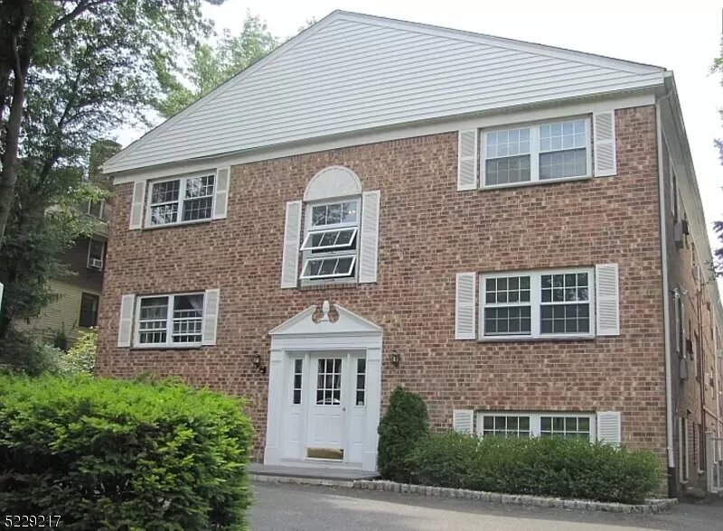 50 Elm St in Morristown, NJ - Building Photo