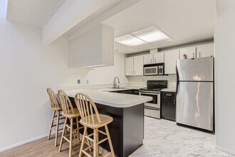 4690 SW Comus Plz in Portland, OR - Building Photo - Building Photo