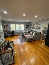 210 Bergenline Ave in Union City, NJ - Foto de edificio - Building Photo