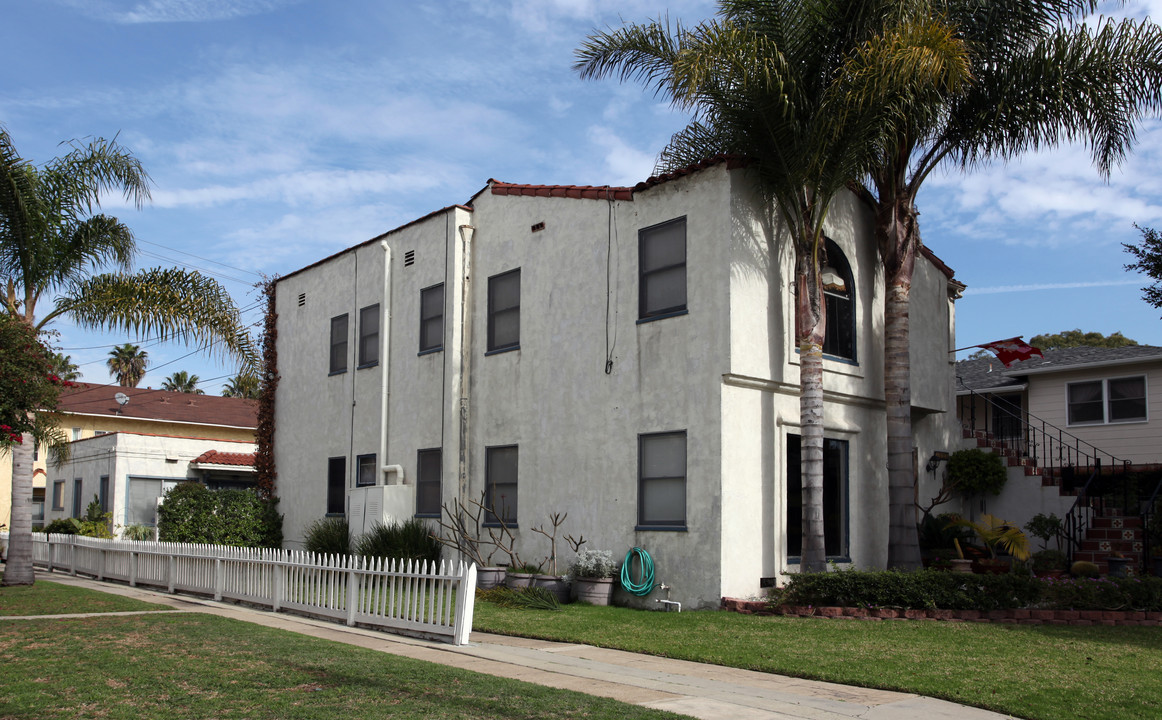 1125 E Appleton St in Long Beach, CA - Foto de edificio