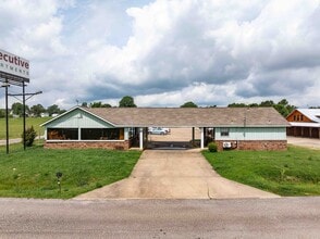 Welcome to Modern Living in Waldron, AR - Building Photo - Interior Photo