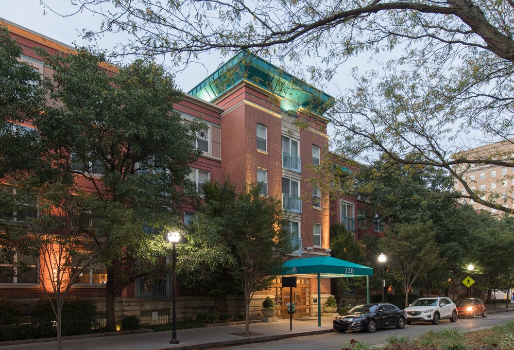 Greenwich on The Park in Cincinnati, OH - Building Photo