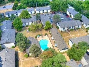 1713 E Lindsey St, Unit 4 in Norman, OK - Building Photo - Building Photo