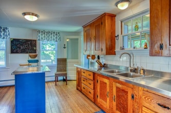 220 Atlantic Ave in Boothbay Harbor, ME - Building Photo - Building Photo