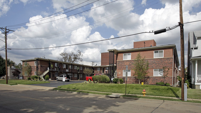 Southwest Court Apartments in St. Louis, MO - Building Photo - Building Photo