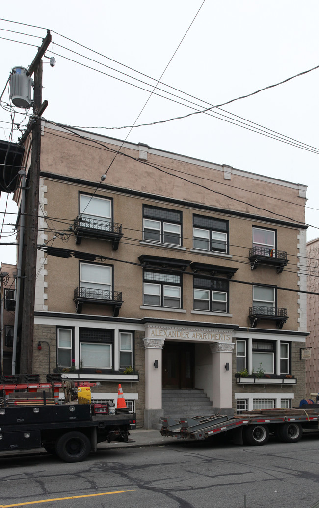 Alexander Apartments in Seattle, WA - Building Photo - Building Photo