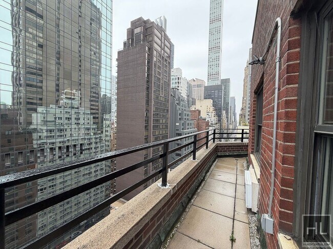 EAST 57 STREET, Unit PHB in New York, NY - Building Photo - Building Photo