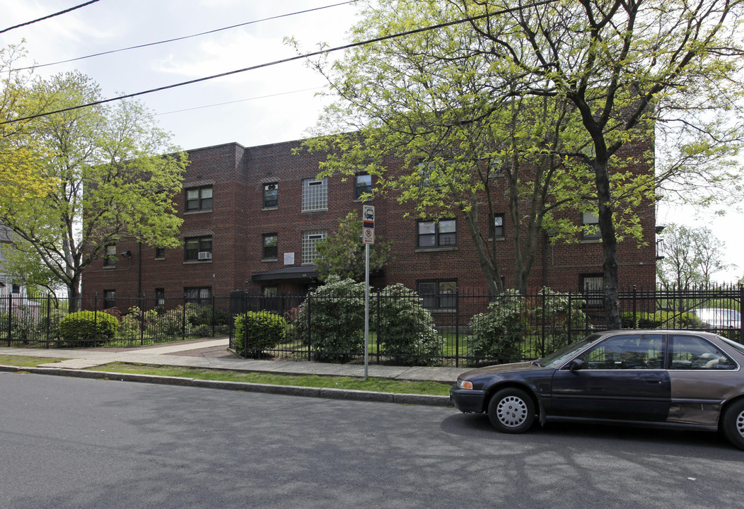 Mount Prospect Gardens in Newark, NJ - Building Photo