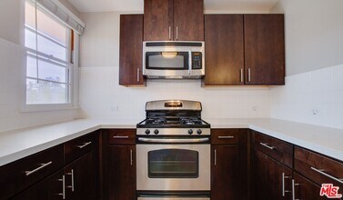 1440 Elkgrove Cir in Los Angeles, CA - Building Photo - Building Photo
