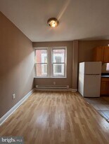 207 S 60th St in Philadelphia, PA - Building Photo