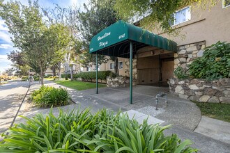 Hamilton Plaza Apartments in San Jose, CA - Building Photo - Building Photo