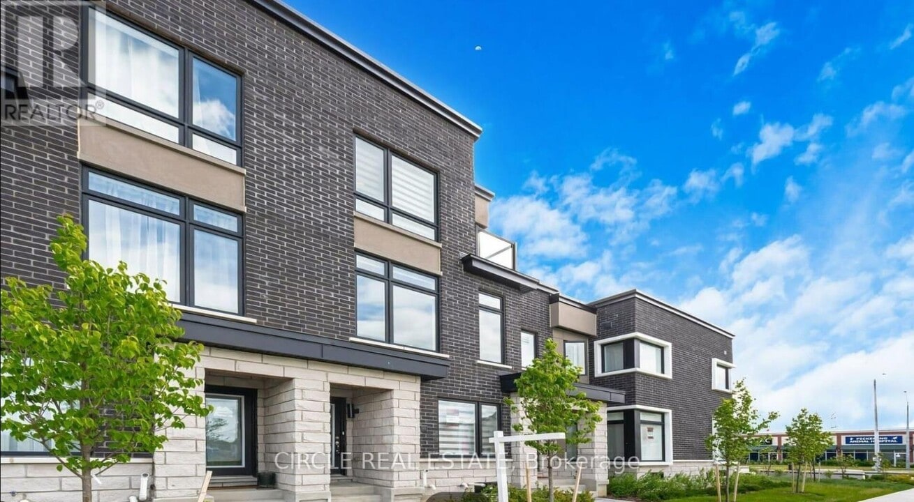 2594 Castlegate Crossing in Pickering, ON - Building Photo