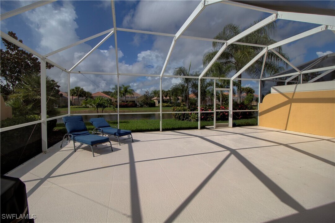 7622 Novara Ct in Naples, FL - Foto de edificio