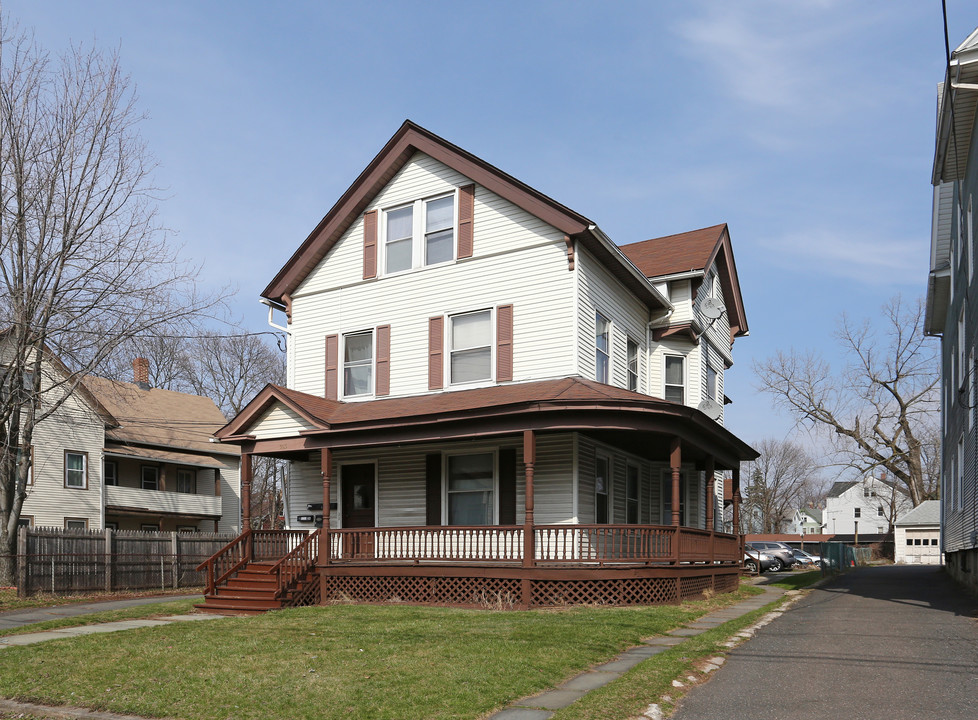 565 Stanley St in New Britain, CT - Building Photo