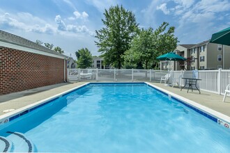 Mattox Landing Apartments in Colonial Heights, VA - Foto de edificio - Building Photo