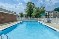 Mattox Landing Apartments in Colonial Heights, VA - Building Photo - Building Photo