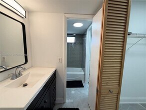 6020 NW 64th Ave in Tamarac, FL - Building Photo - Building Photo