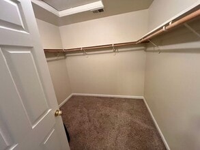 2234 E Chestnut Ct in Visalia, CA - Building Photo - Building Photo