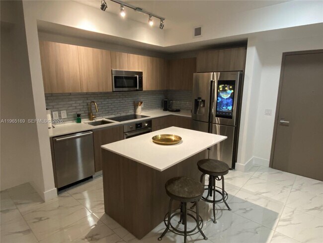 201 SW 17th Rd in Miami, FL - Building Photo - Building Photo