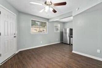 4831 NW Homestead Terrace in Riverside, MO - Building Photo - Building Photo