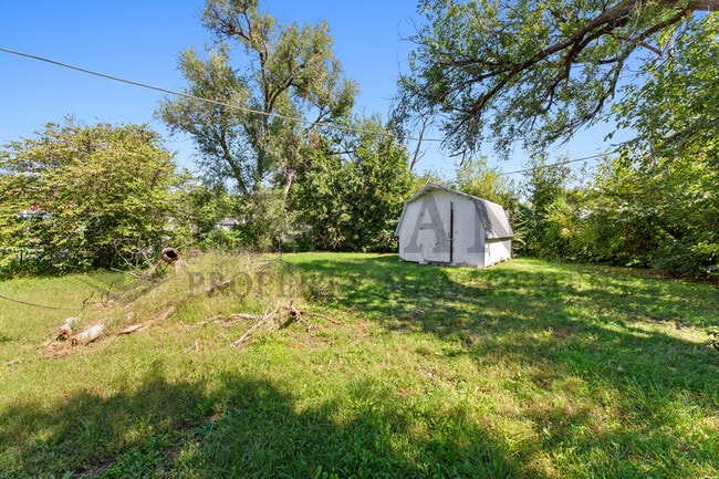 3026 S Vine St in Wichita, KS - Building Photo - Building Photo