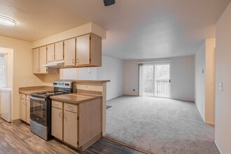 Hogan Woods in Gresham, OR - Building Photo - Interior Photo
