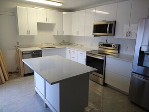 3164 SE Brook St in Stuart, FL - Building Photo - Building Photo