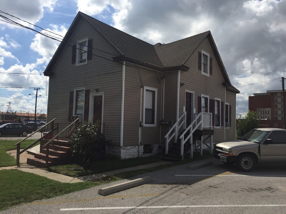 2108 Washington Ave in Granite City, IL - Building Photo
