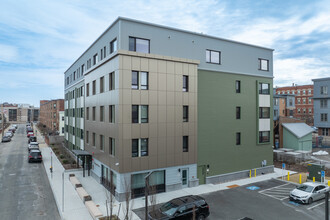 Willow Baker in Dorchester, MA - Foto de edificio - Primary Photo
