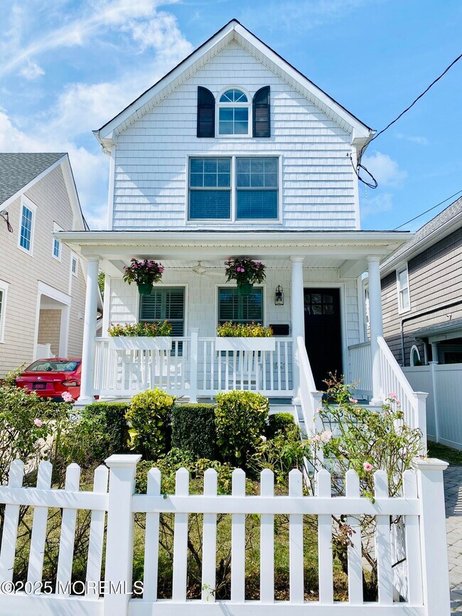 32 1st St in Rumson, NJ - Building Photo - Building Photo