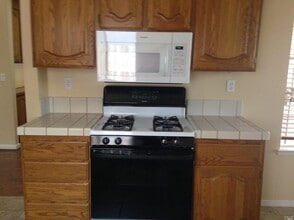 1103 Meadowlark Dr in Vacaville, CA - Building Photo - Building Photo